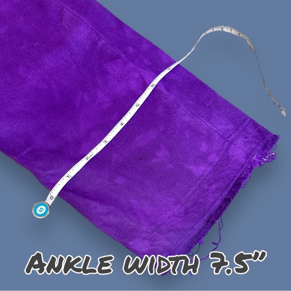 🎉HP🎉Originally NWT Aged White X-Boyfriend Jeans in Plum Swirl Dye. Size 27 - Picture 9 of 10